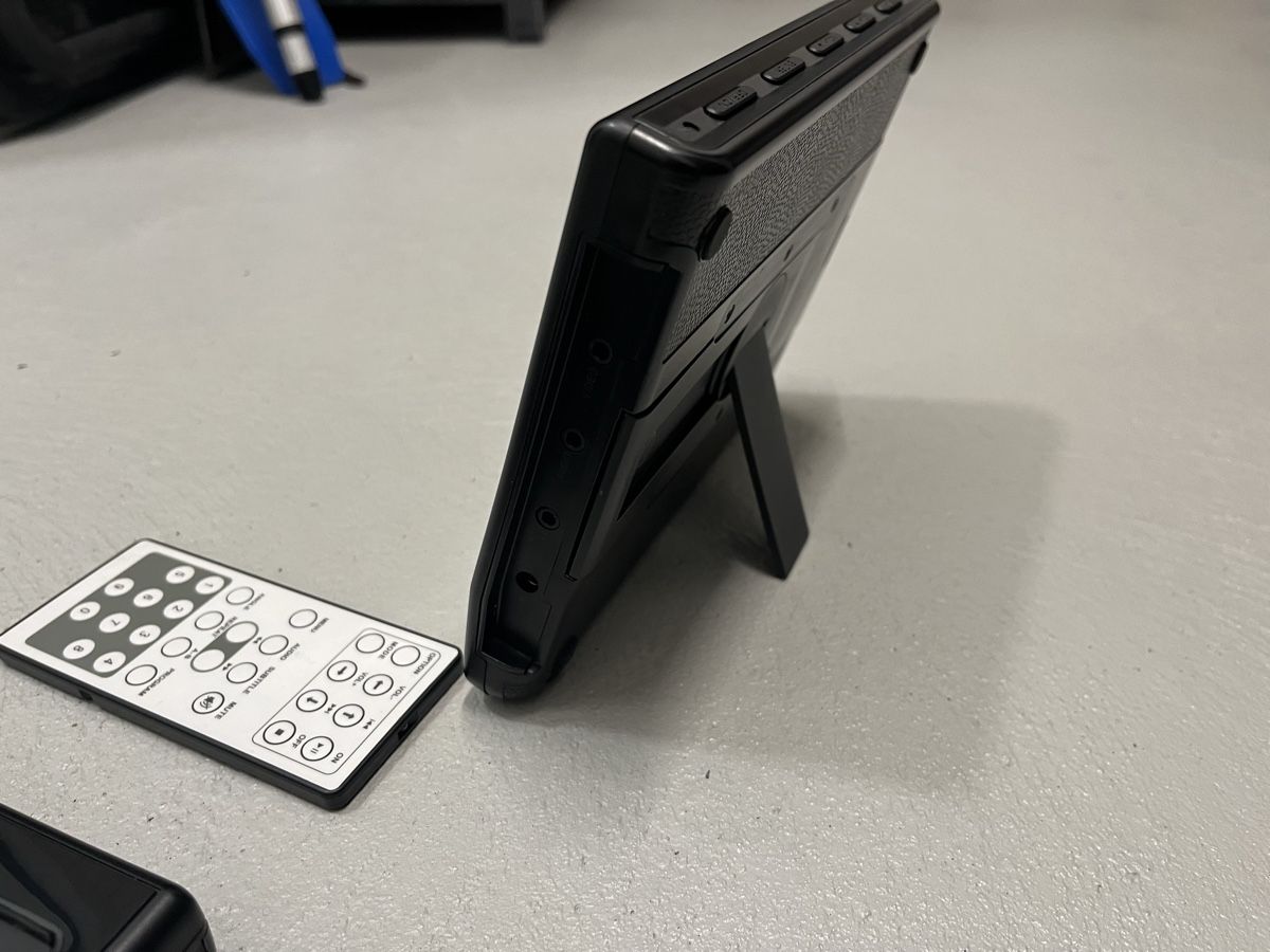 Lettore multimediale & Streamer: DVD-Player mit Kopfhörer und Autohalterung – Usato da Eich venduto da ray_df9k 3