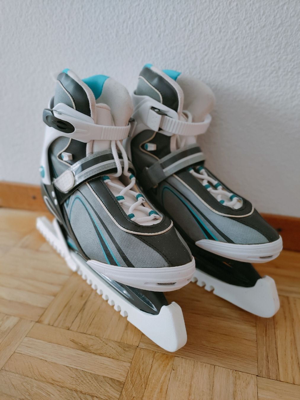 Pattini da ghiaccio: Schlittschuhe Damen, Gr.42 – Usato da Niederuzwil venduto da bemo_79 2