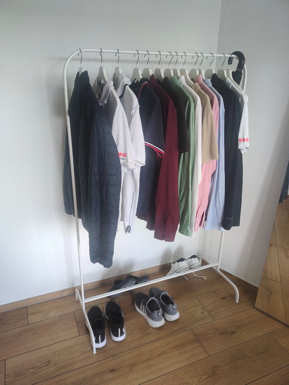 Sonstige Dekorationen & Accessoires: Garderobenständer weiß 99x152 cm – Gebraucht aus Zürich von bor_5yry 1