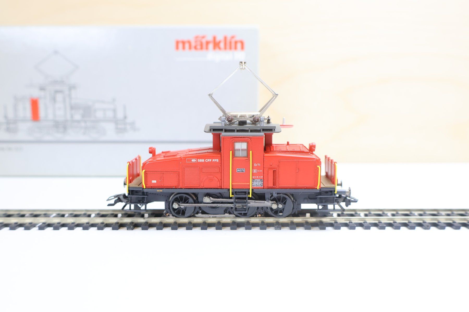 Märklin Modelleisenbahnen: Märklin SBB Ee 3/3 E-Lok - Digital 36330 – Gebraucht aus Winterthur von Monstera 4