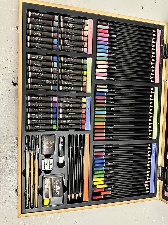 Peintures: Malkasten von Gallery – D'occasion à Zürich par mel_v8qp