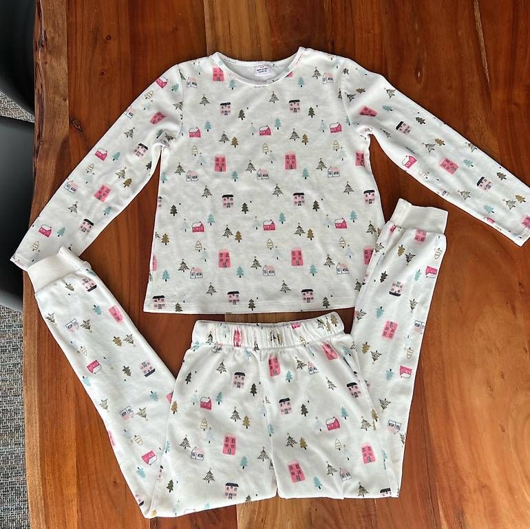 Pyjamas: Kinderpyjama Gr.146 – D'occasion à Buchs SG par dr750 3