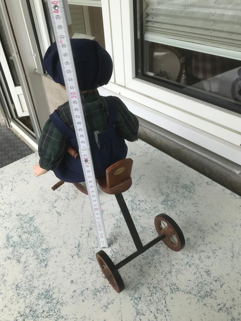 Puppen: Puppe Junge mit antikem Dreirad – Gebraucht aus Sargans von Pacor 4