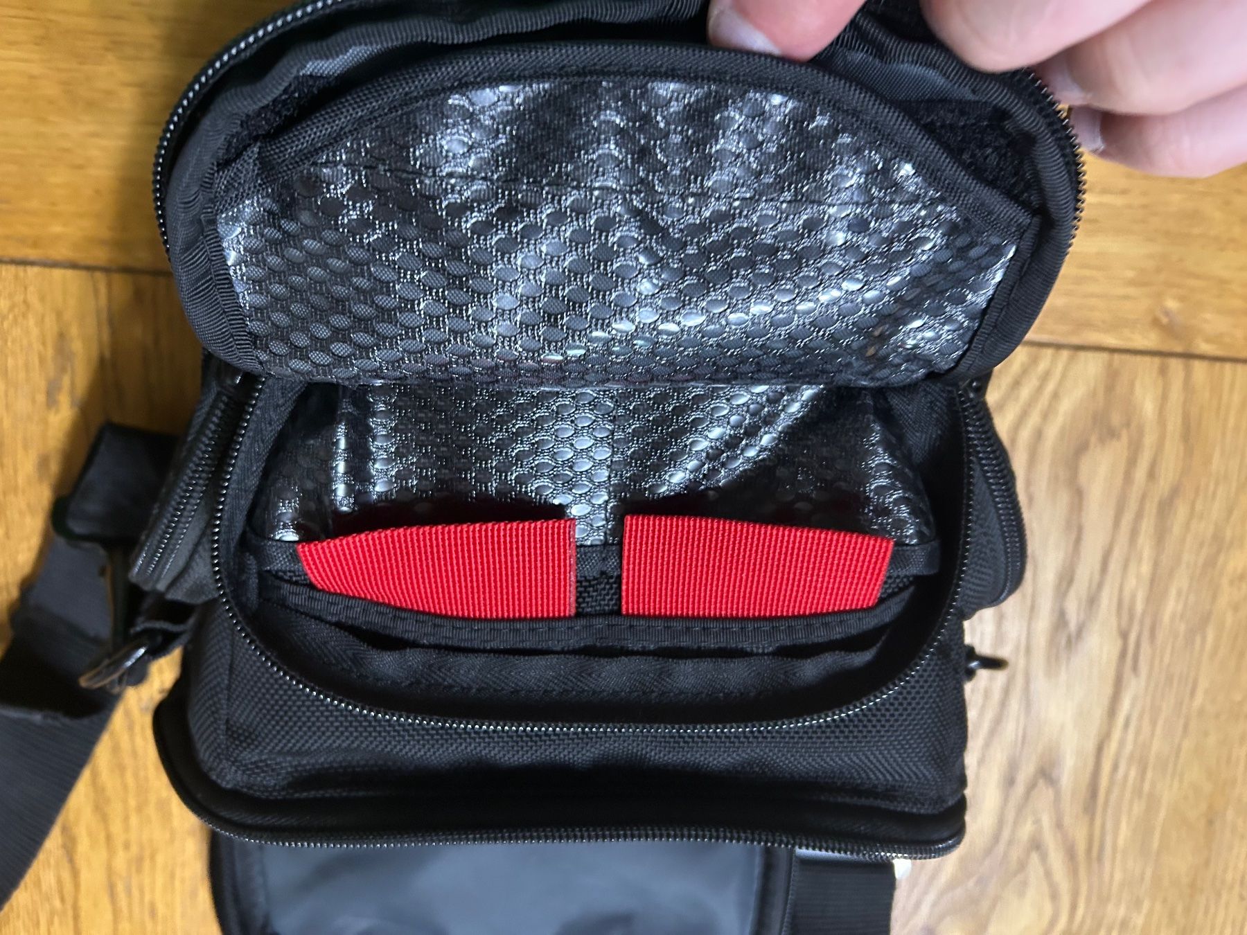 Borse: Sac pour appareil photo type reflex – Usato da Renan BE venduto da Niklos6 3