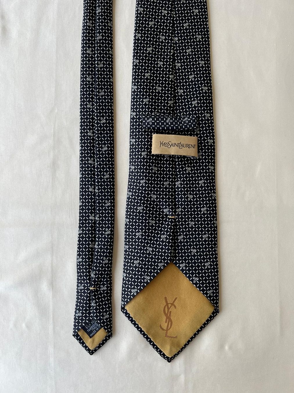 Saint Laurent Krawatten: Yves Saint Laurent Krawatte, gemustert – Neu (gemäss Beschreibung) aus Samstagern von UM94 1