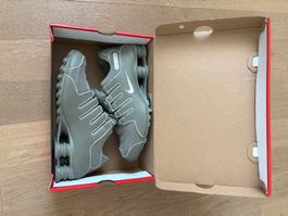 Nike Shox Sneaker Grau Herren Grösse 43 - neu