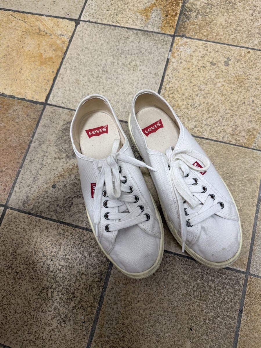 Levi's Scarpe da donna: Levi's Turnschuhe Weiss – Usato da Basel venduto da sid_dem