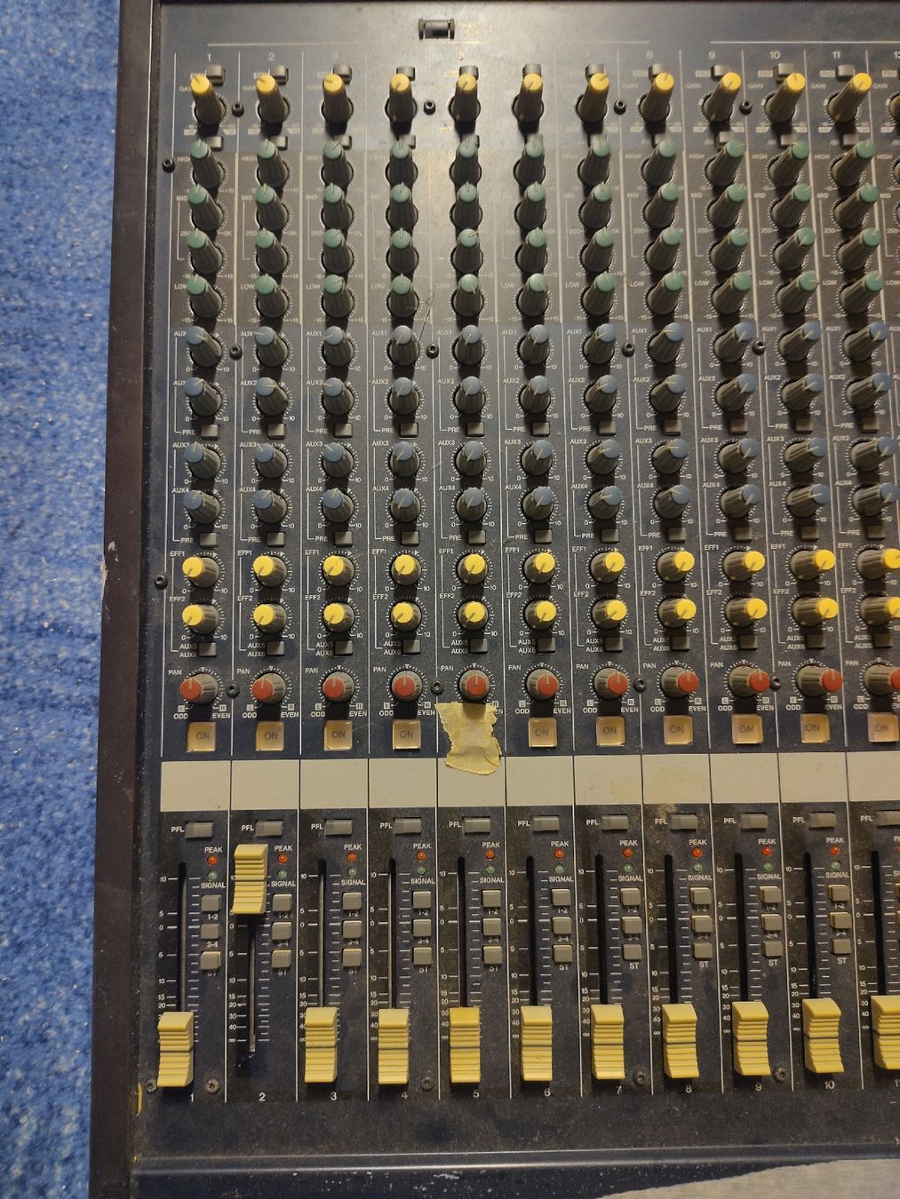 Yamaha Console di mixaggio: Yamaha MG32/14fx – Usato da Steinach venduto da Sebiip 3