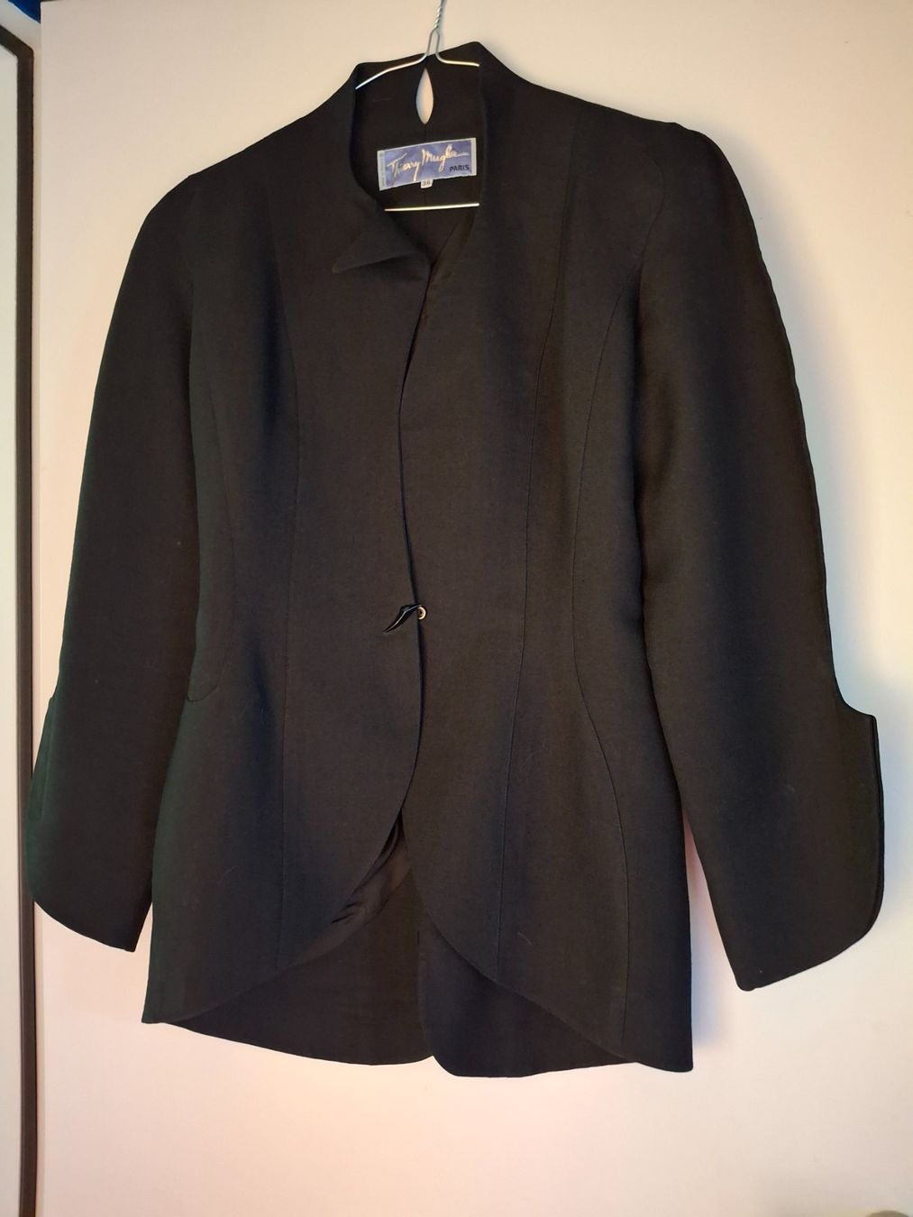 Mugler Ensembles & Tailleurs: Tailleur Thierry MUGLER – Neuf (Voir description) à Troinex par cor_v65r