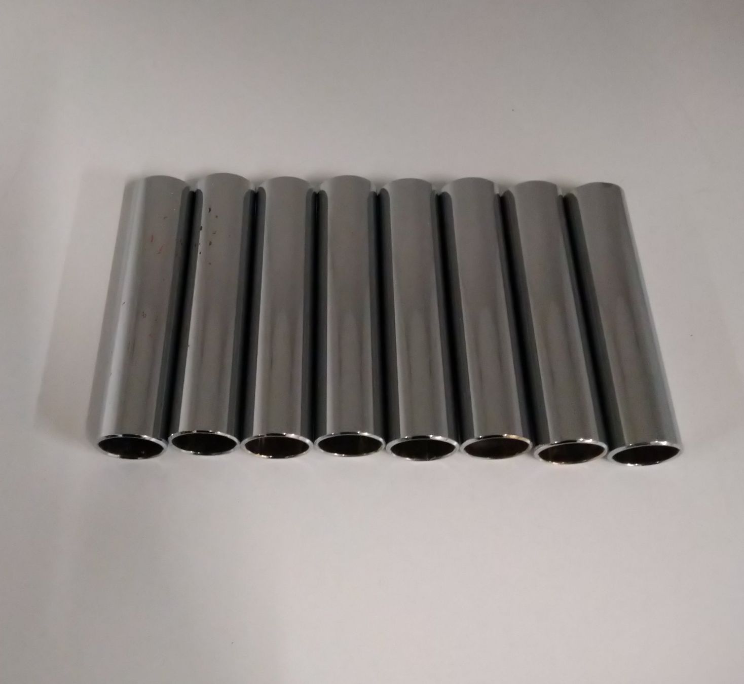 USM Banconi: USM Haller Rohre 8x / 8cm – Usato da hombrechtikon venduto da Marijo