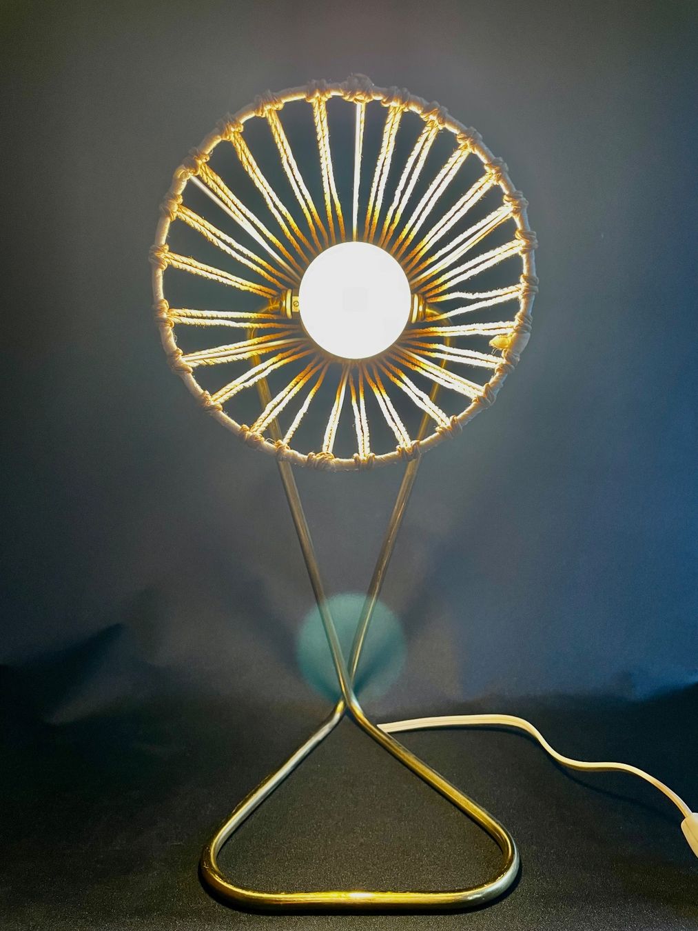 Lampade: Lampe de table, par Rupert Nikoll, Vienne, année 1960 – Usato da Prez vers Siviriez venduto da Mistinguette 7