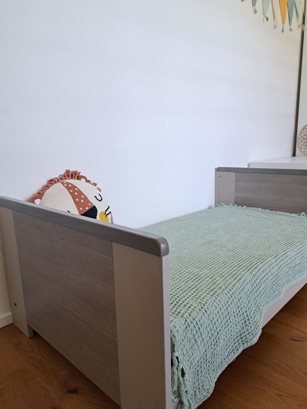 Geuther Fasciatoi & Accessori: Baby-/Kinderzimmer Kommode & Bett – Usato da Näfels venduto da KarinHauser 2