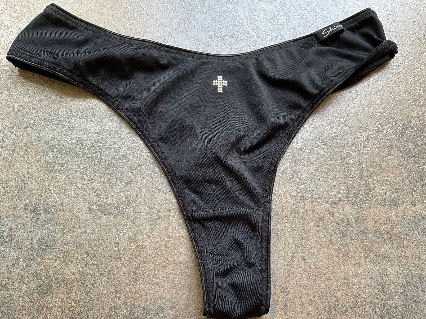 Autres dessous: String Skiny Damen Farbe schwarz Größe M – D'occasion à Basel par elster1986