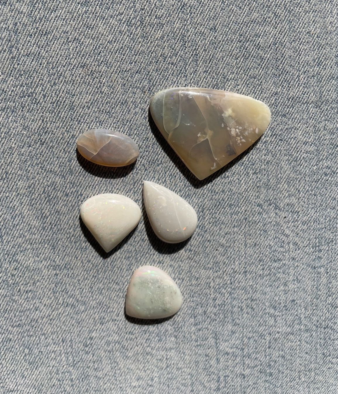 Fossilien: 5 Stk  Cabochons Opal echt  neu gross    LOT  Sammlung – Neu und originalverpackt aus Leuggern von gemshow 2