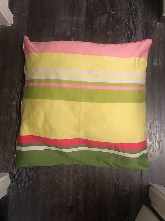 Kissen: Coussin Jean-Vier 75x75cm avec 4 housses – Gebraucht aus Petit-Lancy von areyouinterested