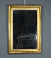 charmanter antiker Wandspiegel