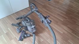 Dyson DC52 Animal mit viel Zubehör - voll funktionsfähig
