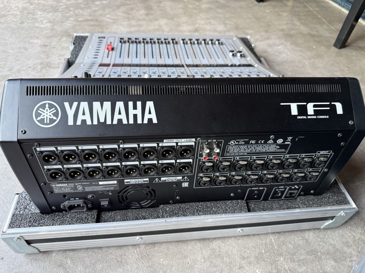 Yamaha Console di mixaggio: Yamaha TF-1 Digitalmischpult inkl. Flightcase – Usato da Gams venduto da Manamusic 1