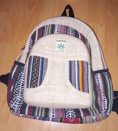 kleiner bunt gemusterter Rucksack