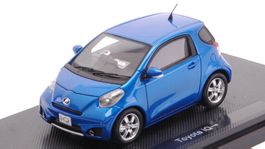 Toyota IQ 2008-2015 RHD dunkelblau met.       1:43 von Ebbro