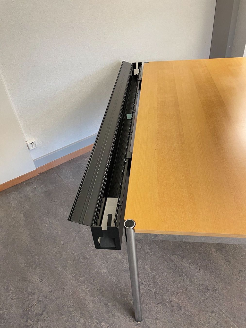 USM Scrivanie: USM Haller Tisch 175x100 Buche – Usato da Grenchen venduto da Design-Outlet 6