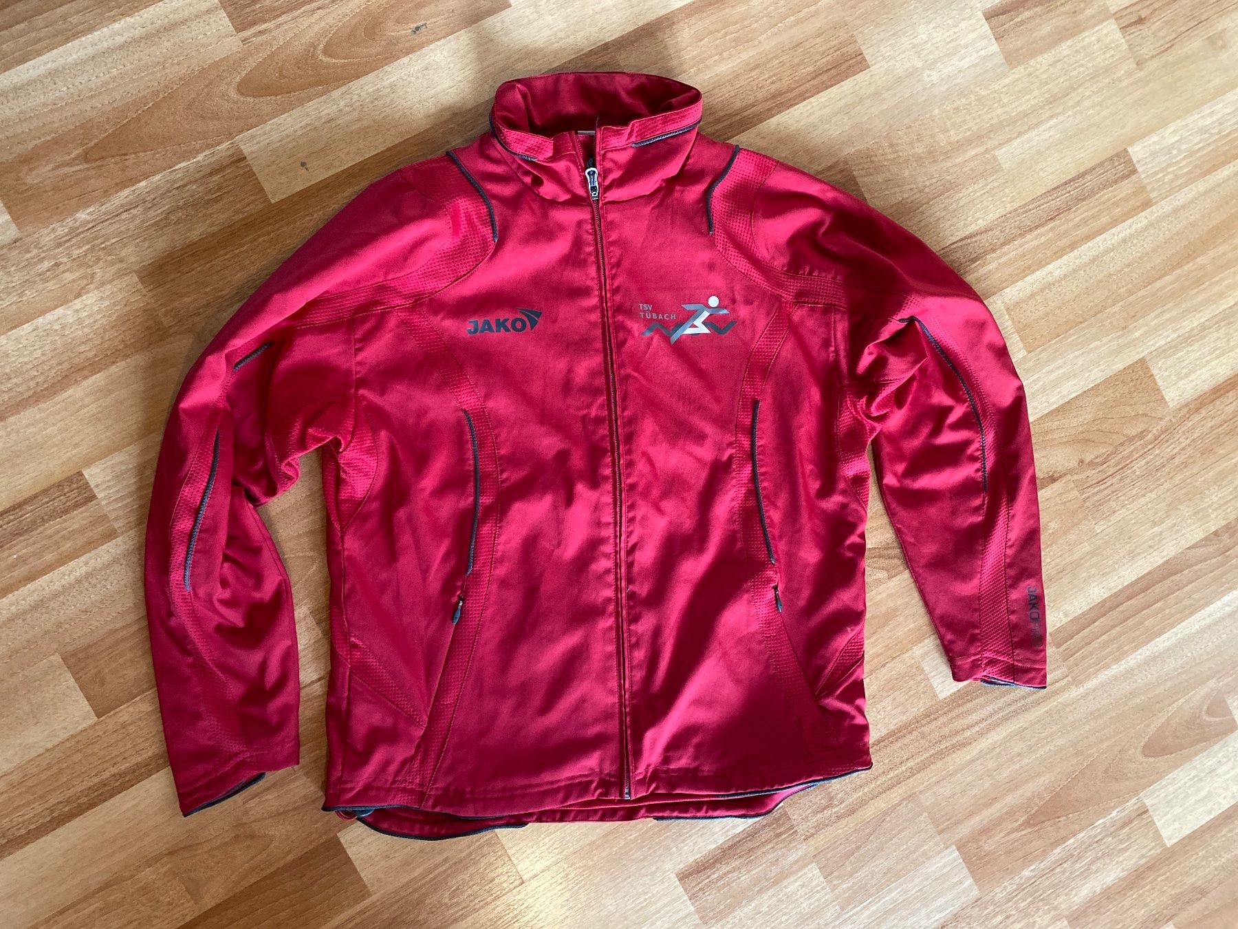 Jako Jacken: JAKO Jacke Gr. M TSV Tübach rot – Gebraucht aus Heiden von fam_797q