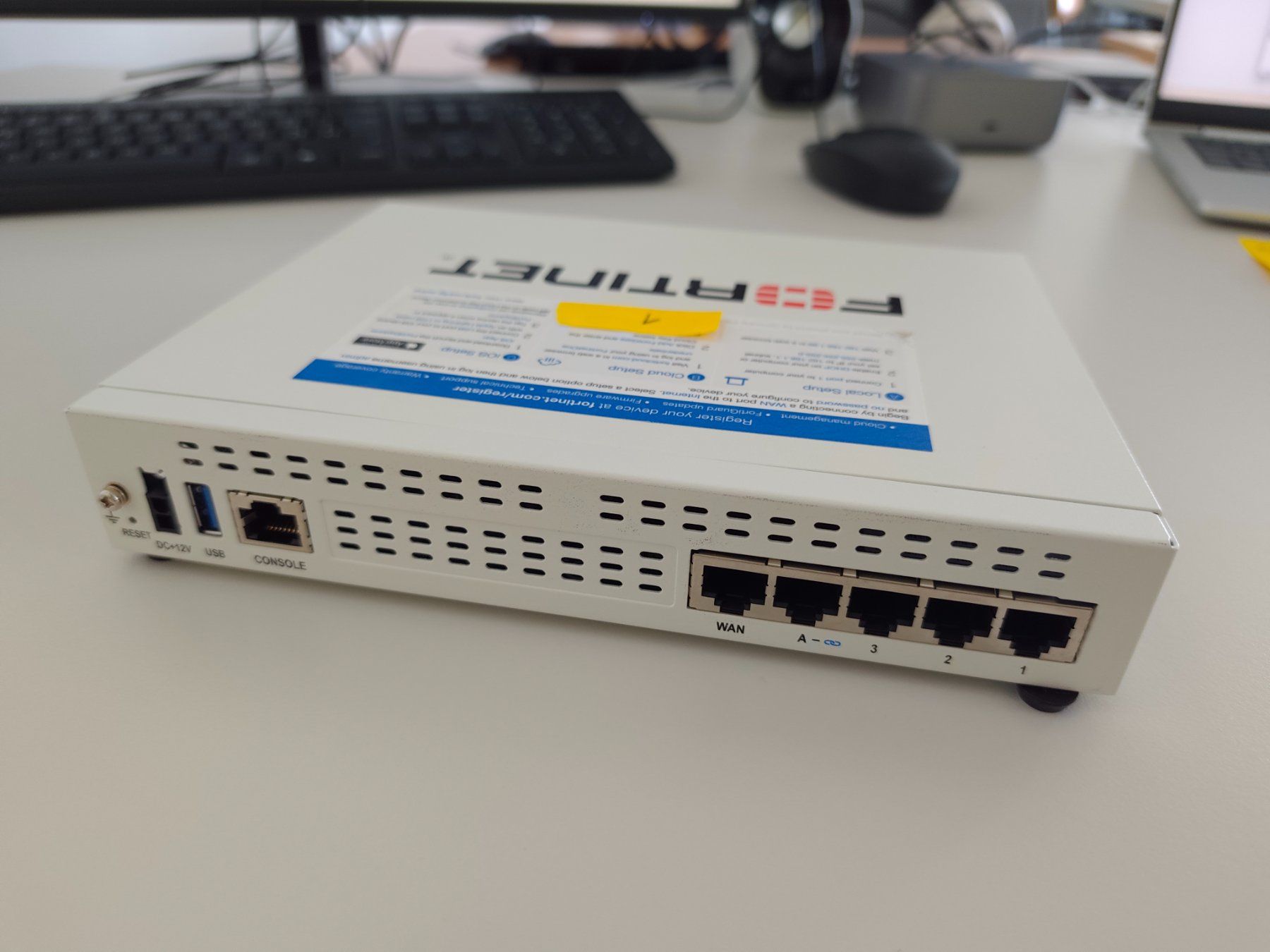 Fortinet Firewall: Fortinet FortiGate 40F (Gerät Nr. 1/2) Hardware Firewall – Usato da Bern venduto da Swt0 2