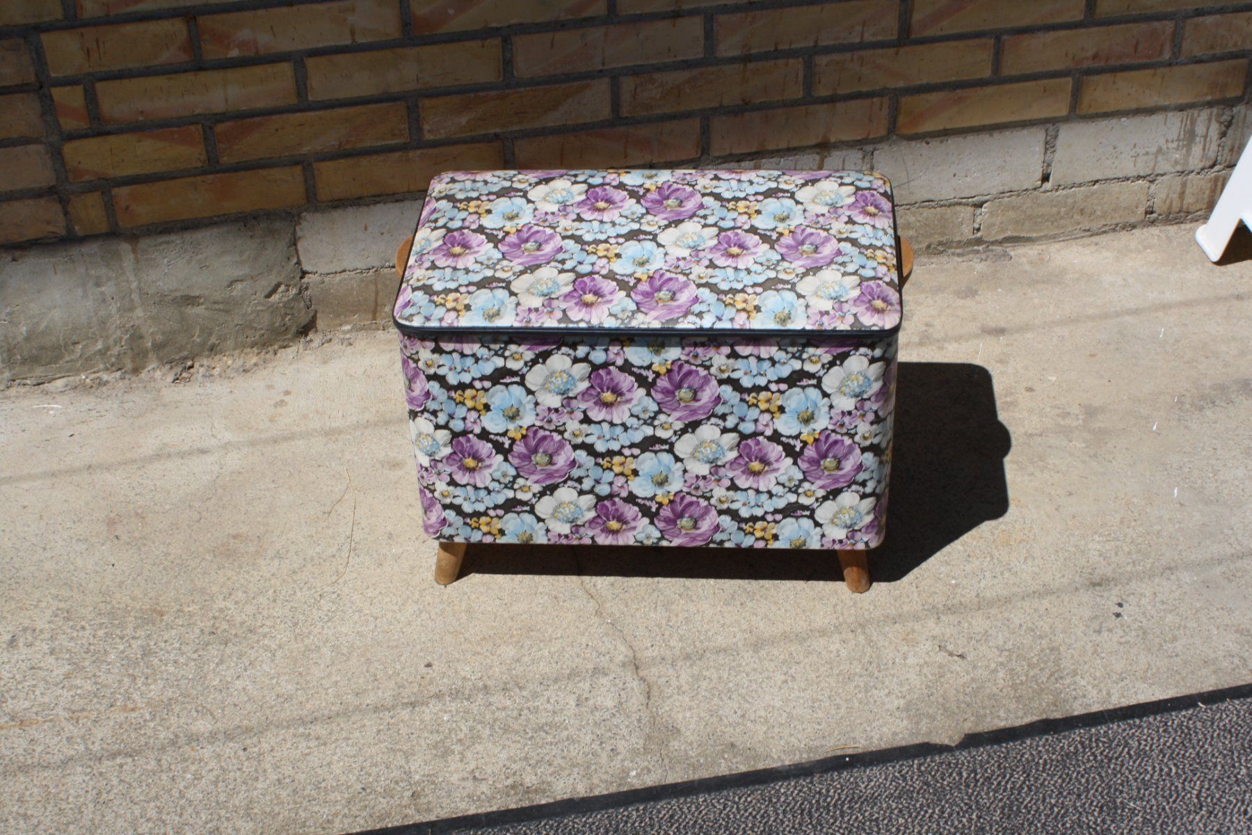 Truhen: VINTAGE TRUHE BOX DESIGNKLASSIKER – Gebraucht aus Wauwil von Pneuedy 2