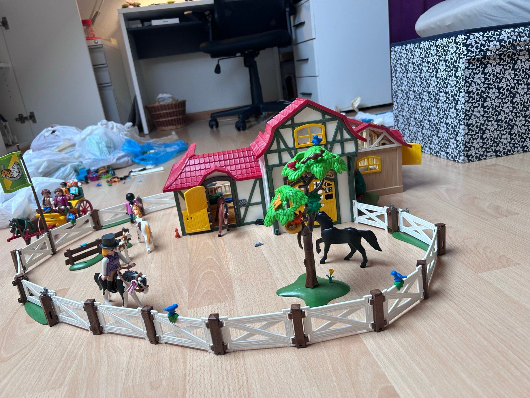 Playmobil Spielzeuge: Playmobil Reiterhof – Gebraucht aus Wohlen b. Bern von mak_b57j