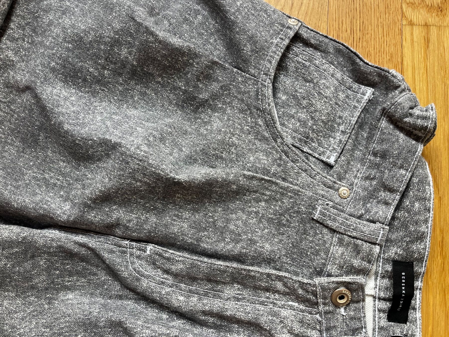 Bershka Pantaloni: Pantalon effet Jeans très large – Usato da La Tour-de-Trême venduto da lol_85kj 5