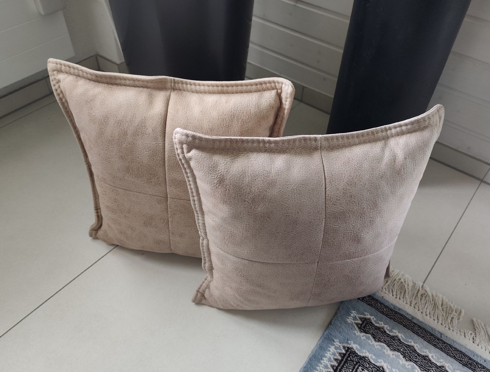 Sofas: Zweier Sofa Beige  – Gebraucht aus Zuckenriet von bm2_88l9 8