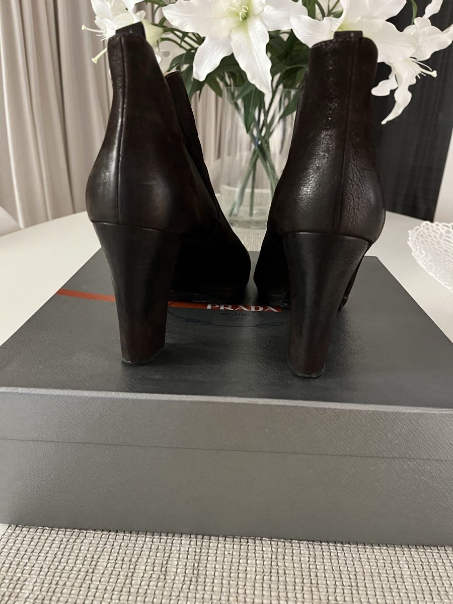 Prada Scarpe da donna: Prada Chocolate Brown Leather Boots – Usato da Männedorf venduto da Helenanne 2