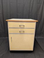 60er Jahre Vintage Küchenschrank Beistellschrank