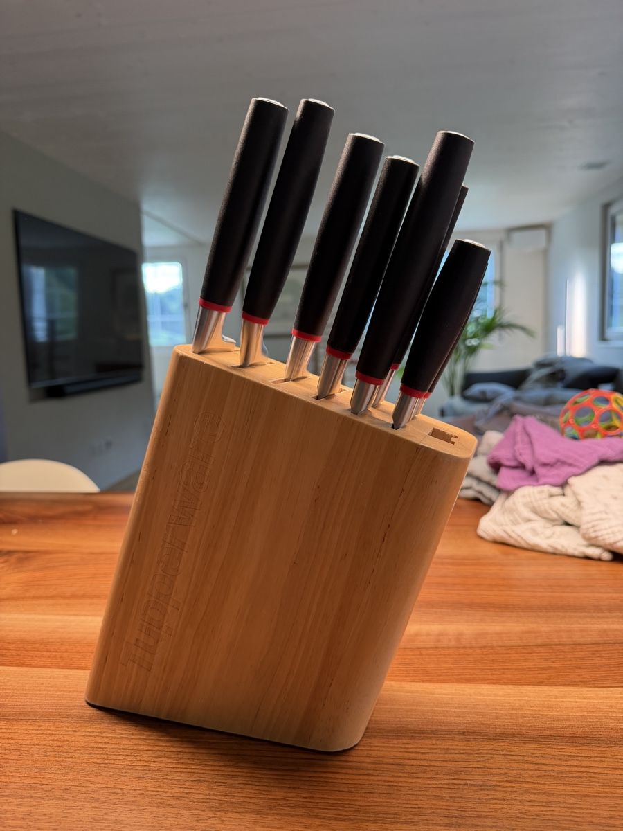 Tupperware Coltelli: Messerblock Tupperware Holz mit Messern gebraucht – Usato da Speicherschwendi venduto da GravityScooters