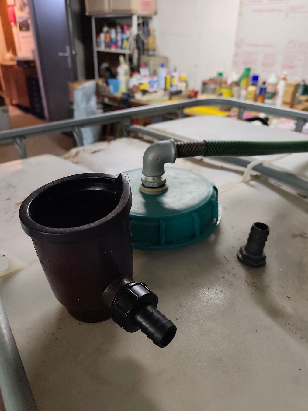 Abreuvoirs & Auges: IBC Container 1000L gebraucht mit Gitterbox und Hahn – D'occasion à Biberist par MartinN0112 3