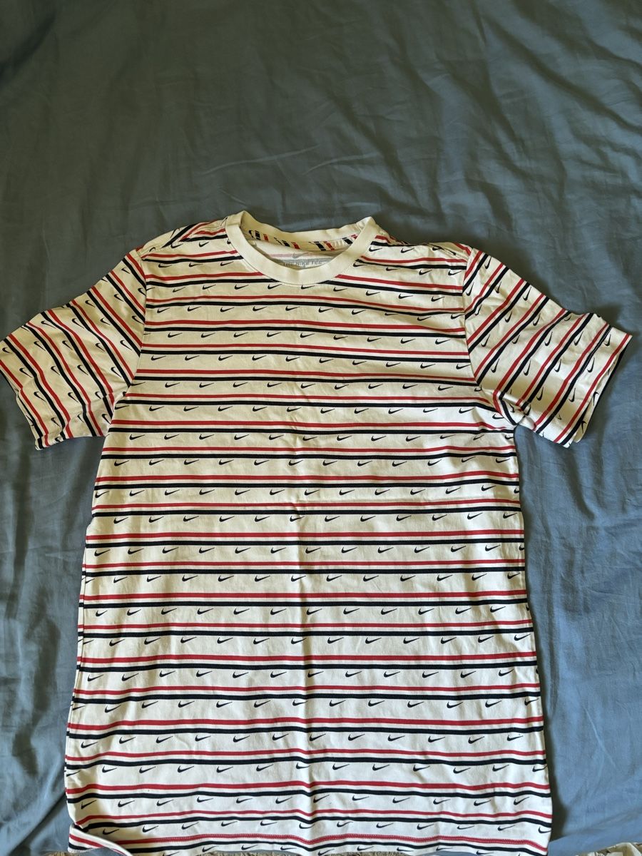 Nike T-Shirts: Nike T-Shirt – Gebraucht aus Ins von man_5rjt