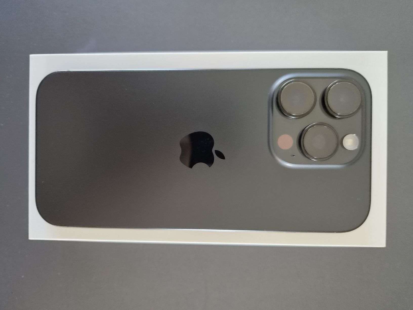 Apple Telefoni cellulari / Smartphones: Smartphone Apple iPhone 16 Pro 128 Go Black Titanium – Nuovo (secondo la descrizione) da Biel/Bienne venduto da V.John67 3