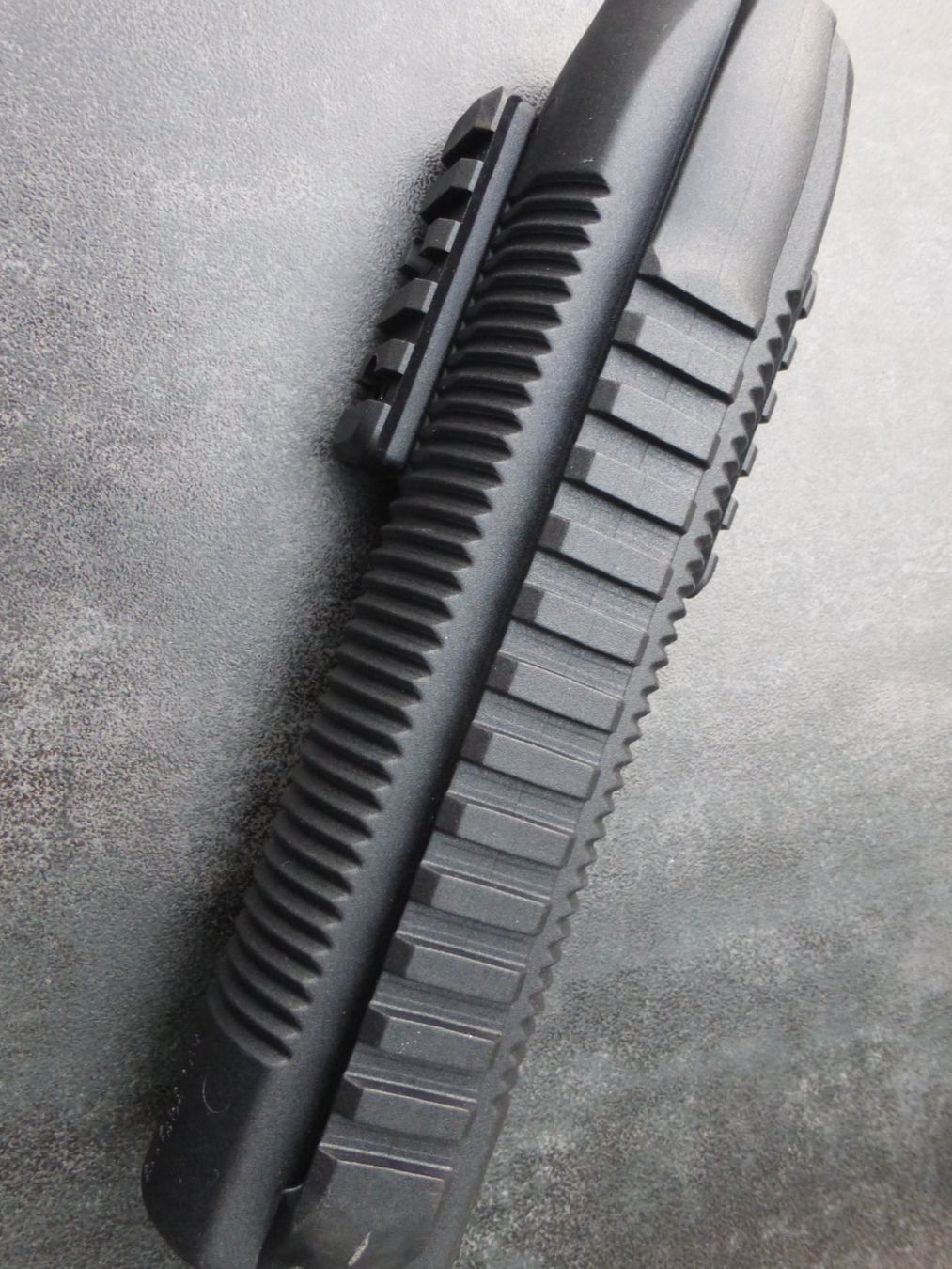 Tutti gli attrezzi: Mossberg Vorderschaft FAB mit 3 rails / NEU – Nuovo (secondo la descrizione) da Rüthi (Rheintal) venduto da Schmidtrubin1 8