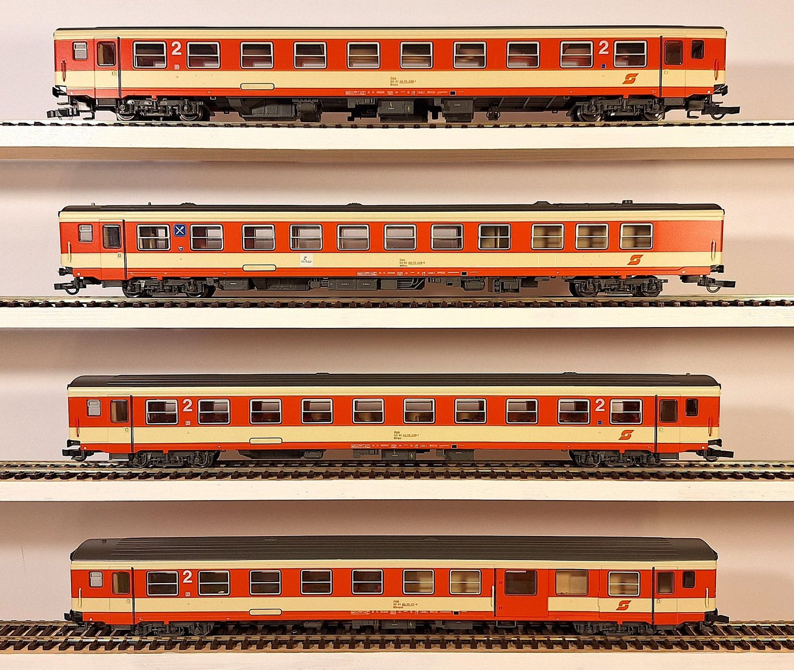 Roco Modellini di ferrovie: ÖBB Inlandwagen "Neue Generation" Sparlack – Usato da Bern venduto da BahnliebhaberRe420 1
