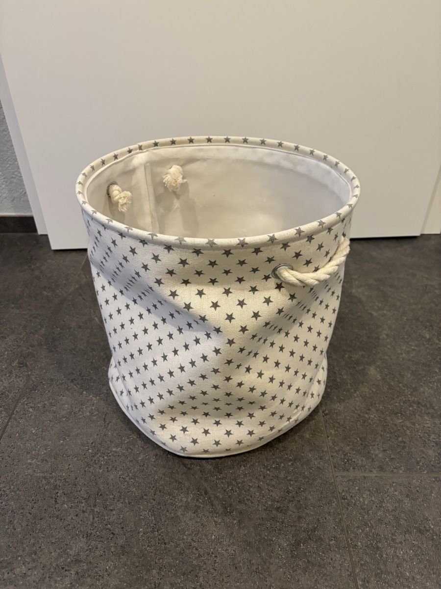 Altro per la casa: Aufbewahrungskorb cremeweiss mit grauen Sternchen – Usato da Aeschi SO venduto da Bluemail