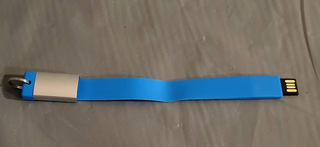 USB Sticks: Roter USB-Schlüsselanhänger – Neuf (Voir description) à Curio par mia_vb5z 2