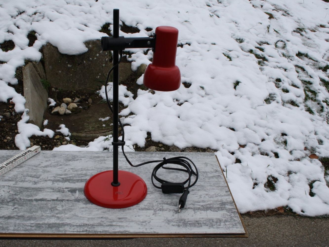 Lampade: VINTAGE TISCH LAMPE DESIGNKLASSIKER FAST 47cm. – Usato da Wauwil venduto da Pneuedy