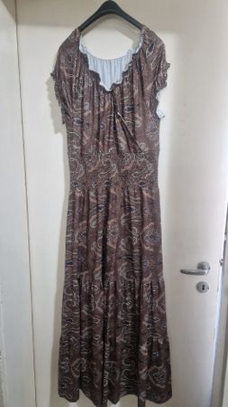 Braunes kleid mit Muster, Grösse XL