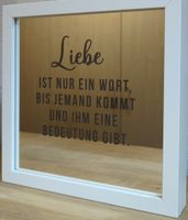 Dekorativer Spiegel mit inspirierendem Liebesspruch