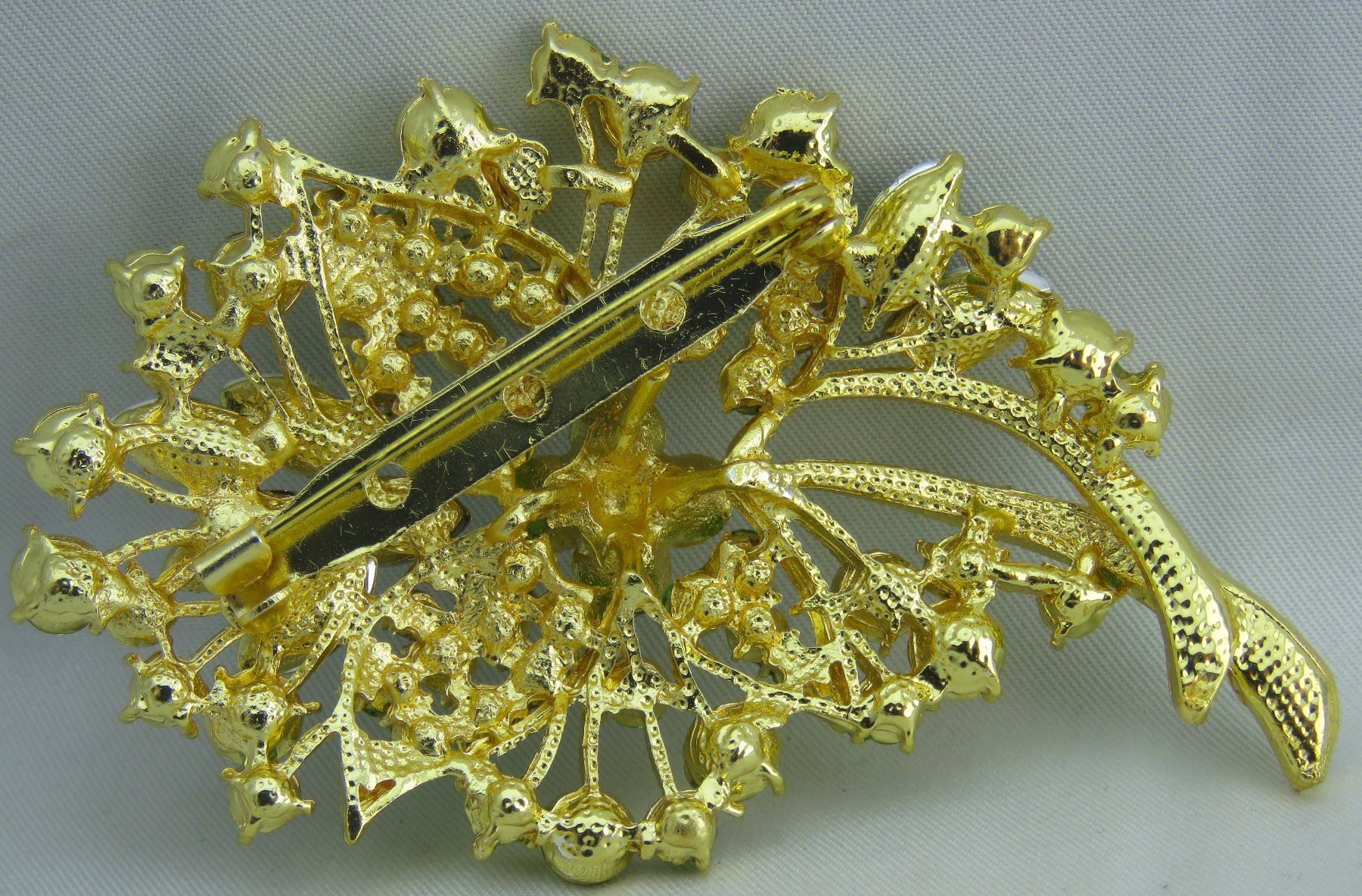 Spille & Fermagli: Brosche  -  mit Glitzersteinen  -  7,5x4,6cm  -  Neu – Nuovo e nell'imballaggio originale da Grenchen venduto da Yamahwildstar16 3