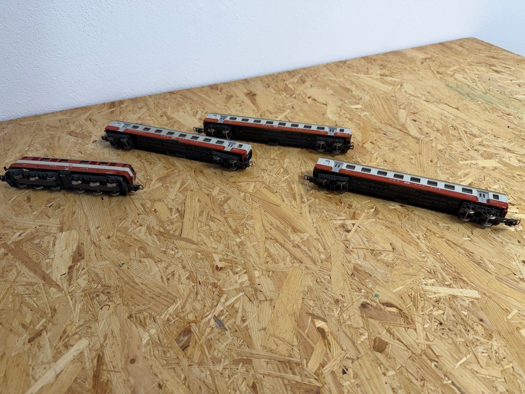 Lima Modellini di ferrovie: Lima-Swiss-Express-4-teilig – Usato da Reinach AG venduto da dav_77l2 1
