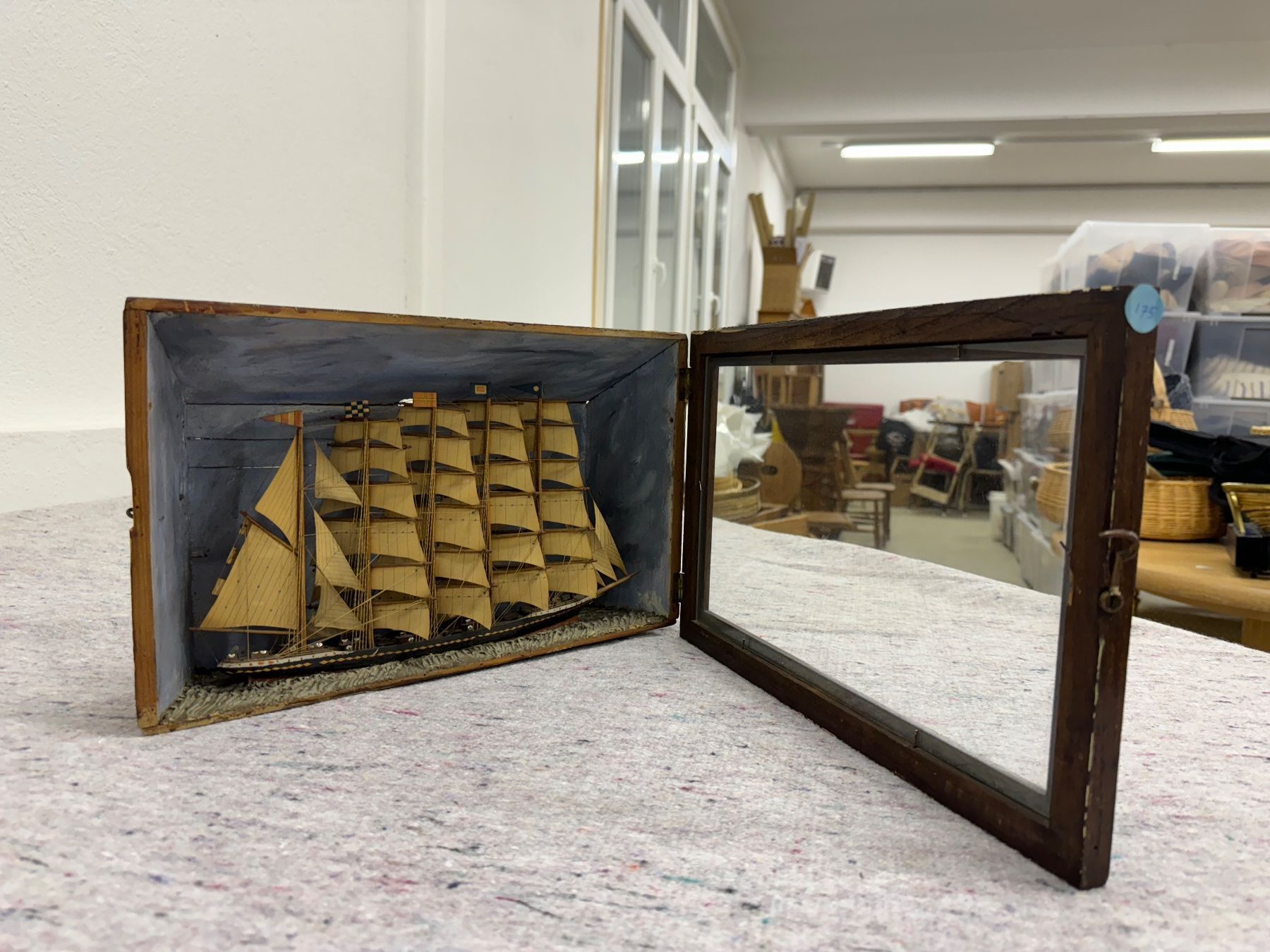 Kit di modellismo & Modellini statici: Antique 5-Masted Barque Ship Model in Case – Usato da Gsteig b. Gstaad venduto da Auctionly 2