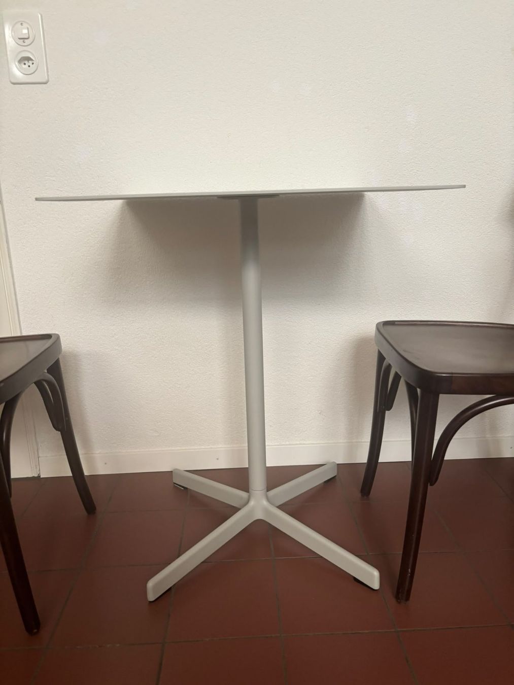 Hay Tische: Hay Neu Table - 60x60cm - hellgrau – Gebraucht aus Meilen von Tingaling627 1