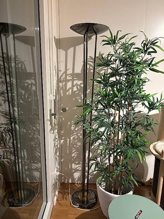 Lampade: 2 elegante Deckenfluter / Stehlampen Schwarz-Messing – Set – Usato da Zürich venduto da njerryrocky 2