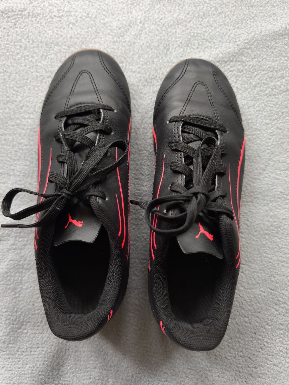 Puma Scarpe per ragazzi: Puma Kinder Hallenturnschuhe Gr. 35.5 – Usato da Bad Zurzach venduto da WinnerChickenDinner